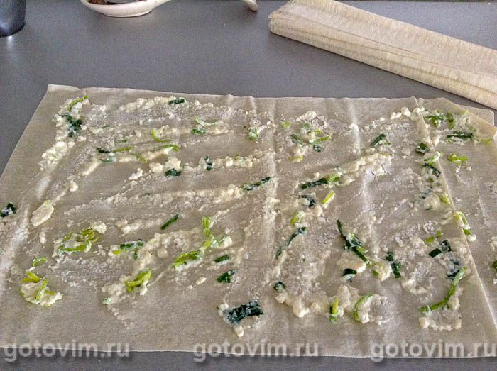 Фотографии рецепта Баница с творогом и луком-пореем в мультиварке , 03 Баница с творогом и луком-пореем в мультиварке , Шаг 03