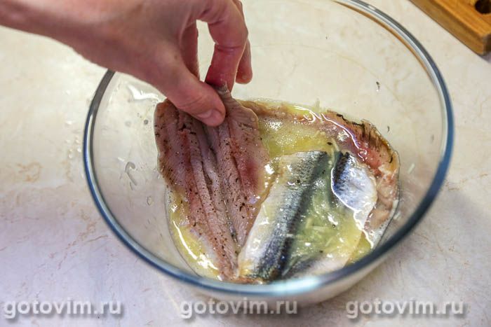 Фотографии рецепта Беломорская сельдь, жаренная в яичном маринаде, 04 Беломорская сельдь, жаренная в яичном маринаде, Шаг 04