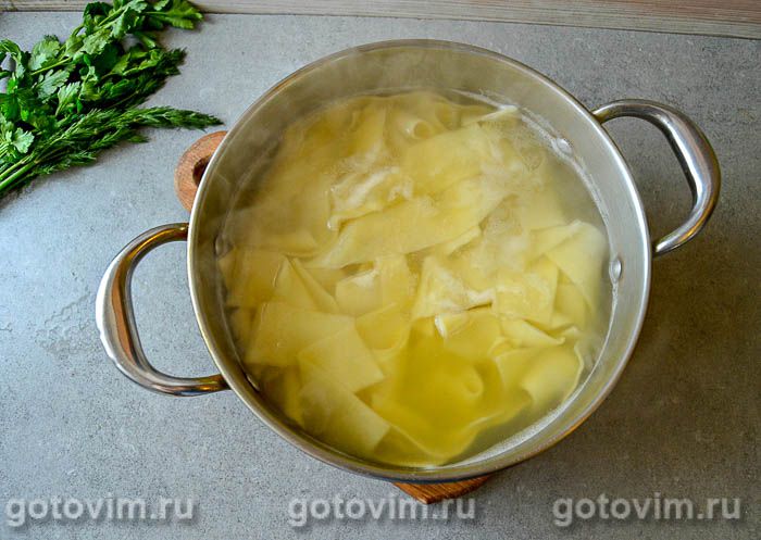 Фотографии рецепта Лапша для бешбармака с мясом, овощами и фасолью, 02 Лапша для бешбармака с мясом, овощами и фасолью, Шаг 02