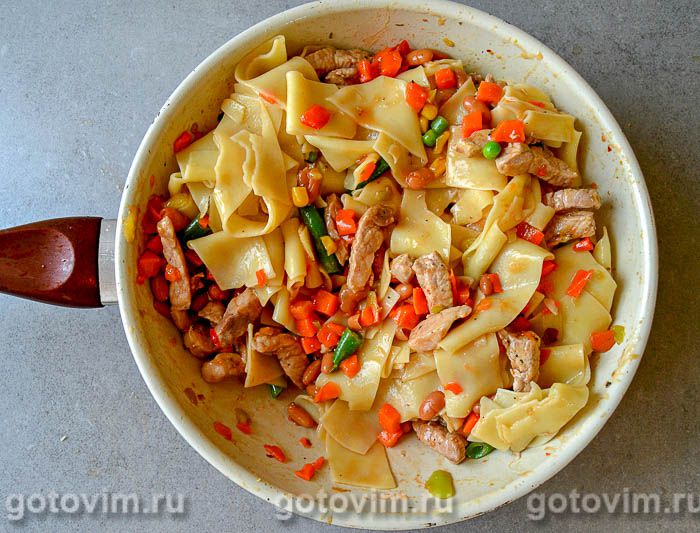Фотографии рецепта Лапша для бешбармака с мясом, овощами и фасолью, 07 Лапша для бешбармака с мясом, овощами и фасолью, Шаг 07