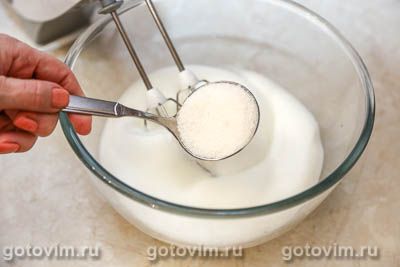 Фотографии рецепта Воздушное пирожное мервейе с клубничным кремом (Les Merveilleux), 02 Воздушное пирожное мервейе с клубничным кремом (Les Merveilleux), Шаг 02