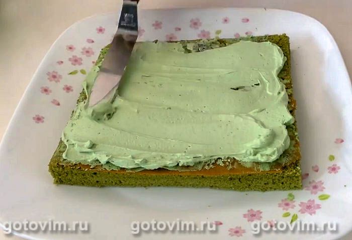 Фотографии рецепта Бисквитный торт с сырным кремом и чаем матча, 02 Бисквитный торт с сырным кремом и чаем матча, Шаг 02