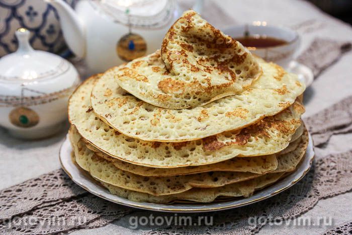 Толстые блины на сухих дрожжах со сливочным маслом. Фотография рецепта Толстые блины на сухих дрожжах со сливочным маслом. Фотография рецепта