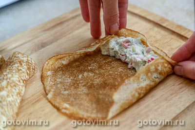 Фотографии рецепта Блины с крабовыми палочками VIČI, огурцом и сыром, 07 Блины с крабовыми палочками VIČI, огурцом и сыром, Шаг 07