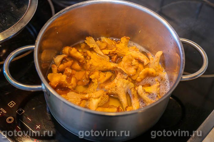 Фотографии рецепта Блины с жареными лисичками и картофельным пюре, 02 Блины с жареными лисичками и картофельным пюре, Шаг 02