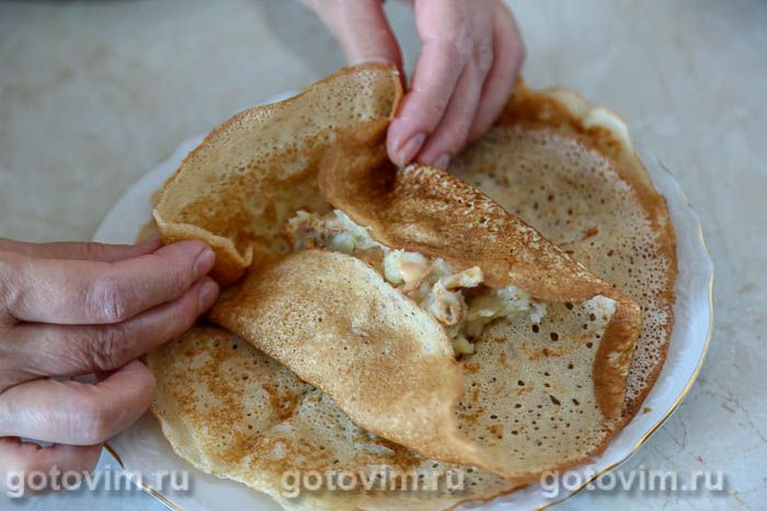 Фотографии рецепта Блины с жареными лисичками и картофельным пюре, 08 Блины с жареными лисичками и картофельным пюре, Шаг 08