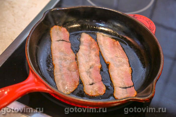 Фотографии рецепта Блинные рулеты с беконом, копченым сыром и солеными огурцами, 02 Блинные рулеты с беконом, копченым сыром и солеными огурцами, Шаг 02