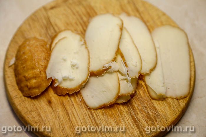 Фотографии рецепта Блинные рулеты с беконом, копченым сыром и солеными огурцами, 03 Блинные рулеты с беконом, копченым сыром и солеными огурцами, Шаг 03