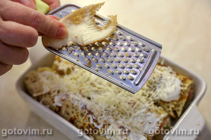 Фотографии рецепта Блинные рулеты с беконом, копченым сыром и солеными огурцами, 10 Блинные рулеты с беконом, копченым сыром и солеными огурцами, Шаг 10