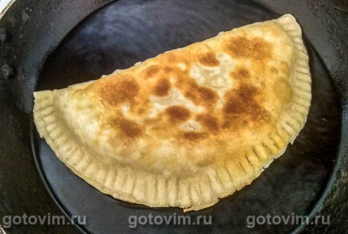 Фотографии рецепта Чебуреки с творогом, сыром и зеленью (Ругувачки), 07 Чебуреки с творогом, сыром и зеленью (Ругувачки), Шаг 07