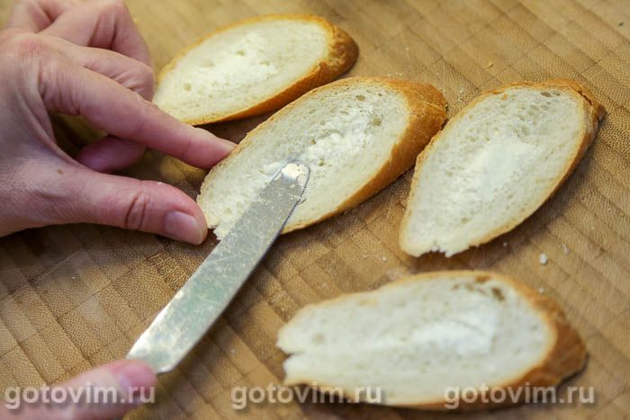 Фотографии рецепта Брускетта с клубникой и сыром камамбером, 04 Брускетта с клубникой и сыром камамбером, Шаг 04