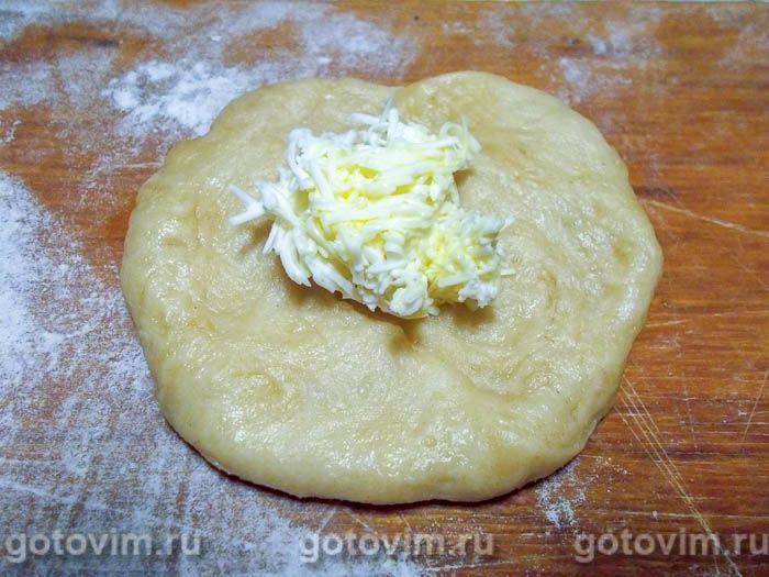 Фотографии рецепта Булочки с начинкой из плавленого сырка, 06 Булочки с начинкой из плавленого сырка, Шаг 06