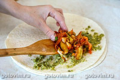 Фотографии рецепта Буррито с овощами и соусом песто, 05 Буррито с овощами и соусом песто, Шаг 05