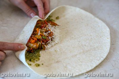 Фотографии рецепта Буррито с овощами и соусом песто, 07 Буррито с овощами и соусом песто, Шаг 07