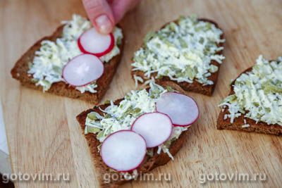 Фотографии рецепта Норвежский бутерброд со шпротами и редиской, 04 Норвежский бутерброд со шпротами и редиской, Шаг 04