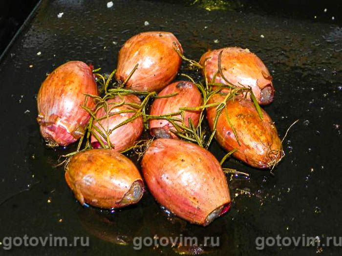 Фотографии рецепта Бутерброды с розмариновым луком, козьим сыром и мятой, 02 Бутерброды с розмариновым луком, козьим сыром и мятой, Шаг 02