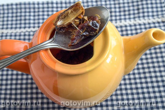 Фотографии рецепта Чай с кардамоном и финиками, 03 Чай с кардамоном и финиками, Шаг 03