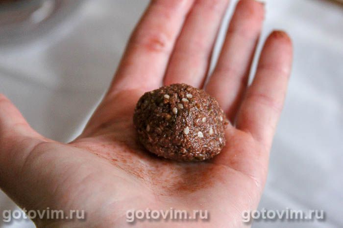 Фотографии рецепта Натуральные конфеты из чечевицы с орехами и кунжутом, 09 Натуральные конфеты из чечевицы с орехами и кунжутом, Шаг 09