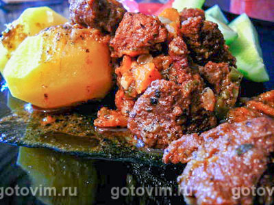 Мясо дикого кабана с овощами. Фотография рецепта
