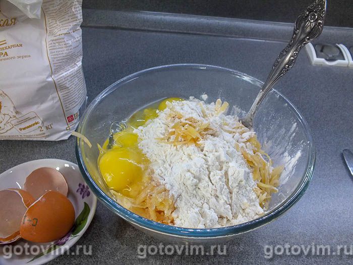 Фотографии рецепта Драники с сыром моцарелла, 02 Драники с сыром моцарелла, Шаг 02