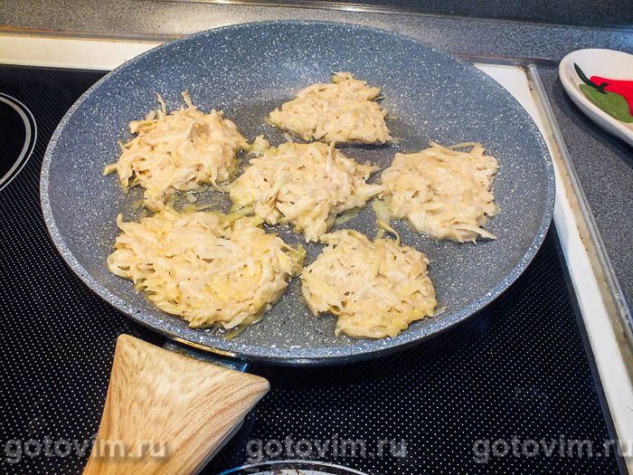 Фотографии рецепта Драники с сыром моцарелла, 03 Драники с сыром моцарелла, Шаг 03
