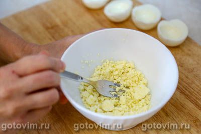 Фотографии рецепта Яйца, фаршированные крабовыми палочками VIČI, 03 Яйца, фаршированные крабовыми палочками VIČI, Шаг 03