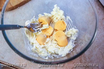 Фотографии рецепта Яйца, фаршированные печенью трески и сыром, 03 Яйца, фаршированные печенью трески и сыром, Шаг 03