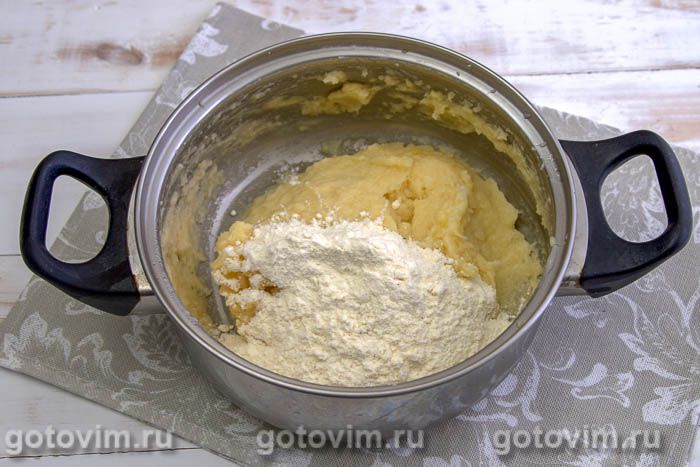 Фотографии рецепта Испанские пирожки эмпанадас с сыром и вялеными помидорами, 03 Испанские пирожки эмпанадас с сыром и вялеными помидорами, Шаг 03