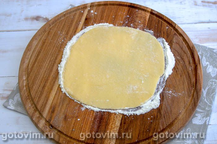 Фотографии рецепта Испанские пирожки эмпанадас с сыром и вялеными помидорами, 05 Испанские пирожки эмпанадас с сыром и вялеными помидорами, Шаг 05