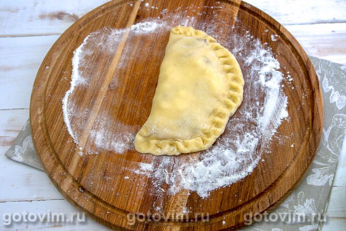 Фотографии рецепта Испанские пирожки эмпанадас с сыром и вялеными помидорами, 07 Испанские пирожки эмпанадас с сыром и вялеными помидорами, Шаг 07