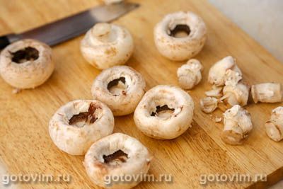 Фотографии рецепта Шампиньоны, фаршированные сурими мясо VIČI «Любо есть», 01 Шампиньоны, фаршированные сурими мясо VIČI «Любо есть», Шаг 01