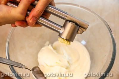 Фотографии рецепта Шампиньоны, фаршированные сурими мясо VIČI «Любо есть», 02 Шампиньоны, фаршированные сурими мясо VIČI «Любо есть», Шаг 02