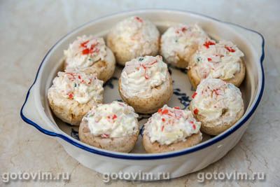 Фотографии рецепта Шампиньоны, фаршированные сурими мясо VIČI «Любо есть», 06 Шампиньоны, фаршированные сурими мясо VIČI «Любо есть», Шаг 06