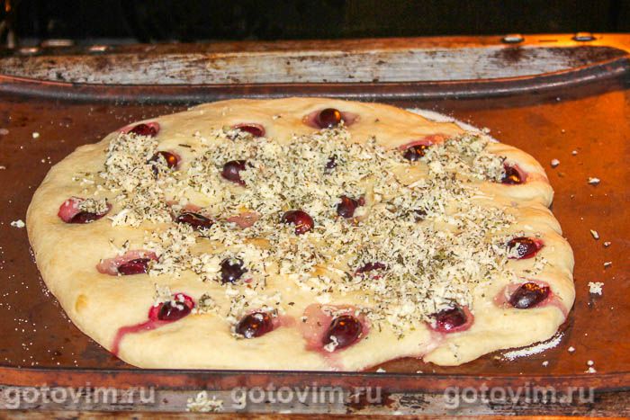 Фотографии рецепта Фокачча с виноградом и сыром, 09 Фокачча с виноградом и сыром, Шаг 09