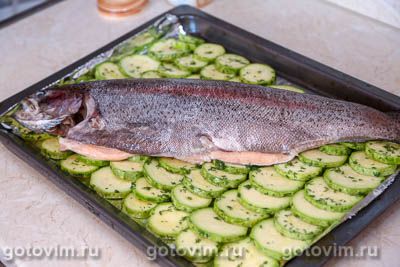 Фотографии рецепта Форель, запеченная с масляной корочкой и кабачками, 03 Форель, запеченная с масляной корочкой и кабачками, Шаг 03