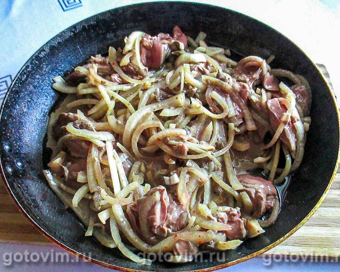 Фотографии рецепта Лапша фунчоза с маринованной куриной печёнкой и луком, 04 Лапша фунчоза с маринованной куриной печёнкой и луком, Шаг 04