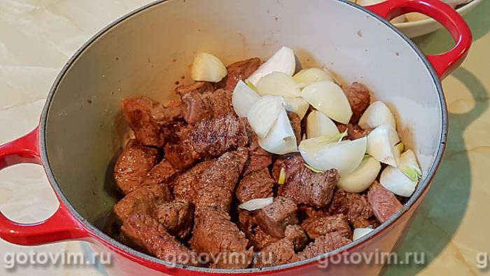 Фотографии рецепта Рагу из говядины с черри, шампиньонами и маринованным луком, 02 Рагу из говядины с черри, шампиньонами и маринованным луком, Шаг 02