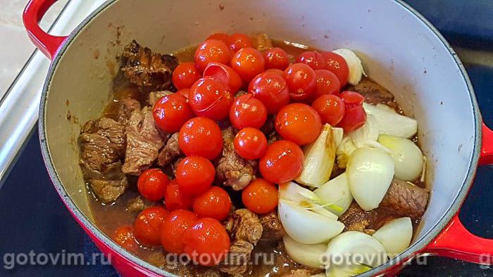 Фотографии рецепта Рагу из говядины с черри, шампиньонами и маринованным луком, 03 Рагу из говядины с черри, шампиньонами и маринованным луком, Шаг 03