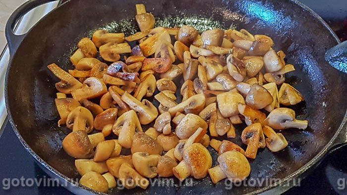 Фотографии рецепта Рагу из говядины с черри, шампиньонами и маринованным луком, 04 Рагу из говядины с черри, шампиньонами и маринованным луком, Шаг 04