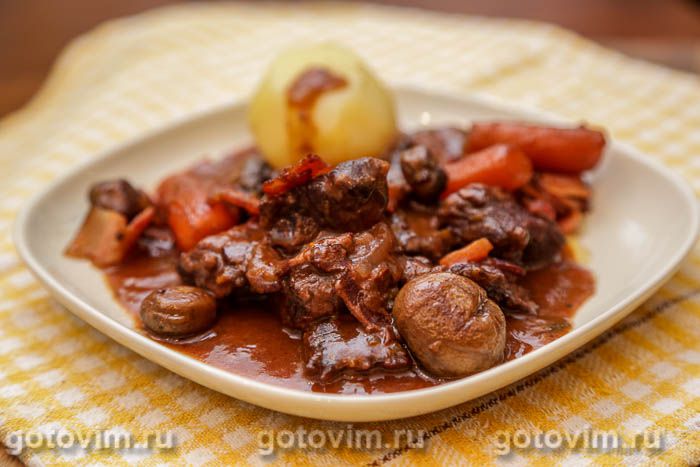  - (Boeuf bourguignon).  