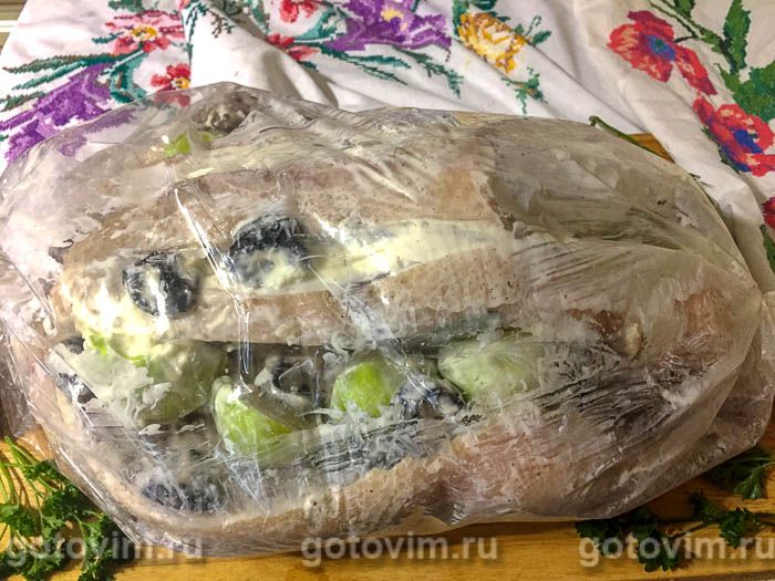 Фотографии рецепта Гусь в духовке с яблоками и черносливом в рукаве, 06 Гусь в духовке с яблоками и черносливом в рукаве, Шаг 06