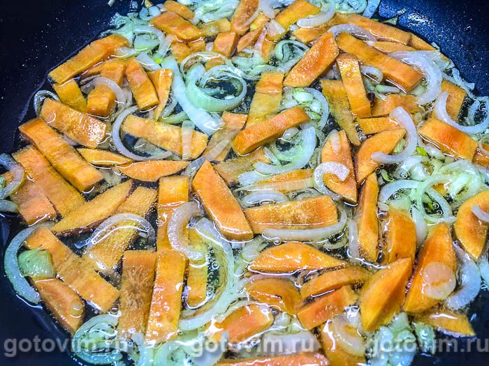Фотографии рецепта Гусиные желудки с морковью и маринованными огурцами на сковороде, 06 Гусиные желудки с морковью и маринованными огурцами на сковороде, Шаг 06