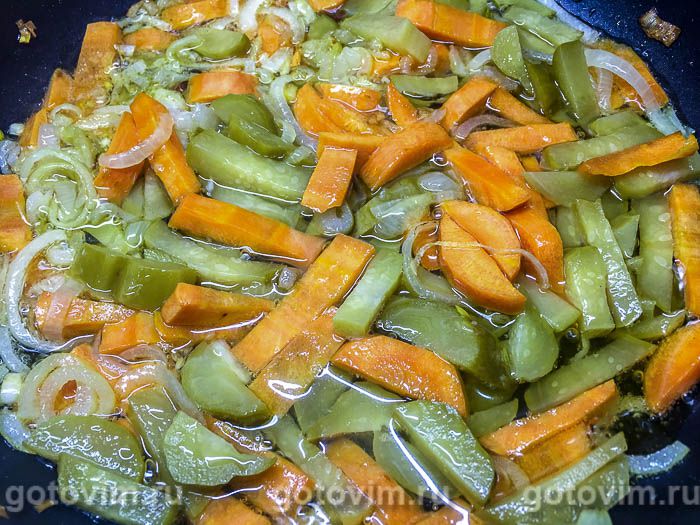 Фотографии рецепта Гусиные желудки с морковью и маринованными огурцами на сковороде, 07 Гусиные желудки с морковью и маринованными огурцами на сковороде, Шаг 07