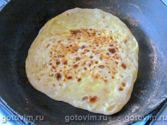Фотографии рецепта Хачапури с творогом и сыром на сковороде, 07 Хачапури с творогом и сыром на сковороде, Шаг 07