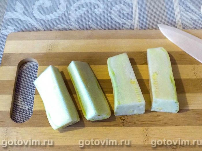 Фотографии рецепта Кабачки брусочками с чесночным соусом, 01 Кабачки брусочками с чесночным соусом, Шаг 01