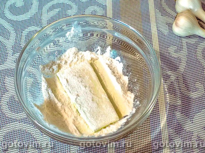 Фотографии рецепта Кабачки брусочками с чесночным соусом, 03 Кабачки брусочками с чесночным соусом, Шаг 03