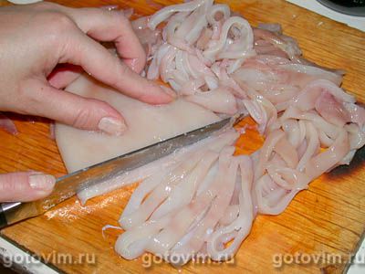 Фотографии рецепта Кальмары в томатном соусе с вином (каламария), 01 Кальмары в томатном соусе с вином (каламария), Шаг 01