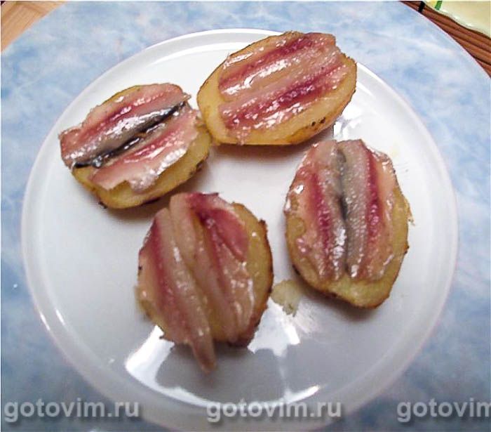 Фотографии рецепта Канапе с картофелем и килькой, 03 Канапе с картофелем и килькой, Шаг 03
