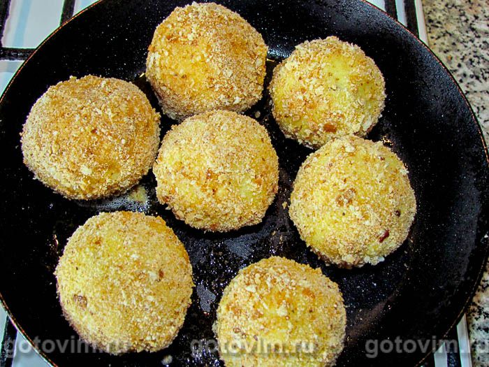 Фотографии рецепта Картофельные крокеты с начинкой из шпрот, яйца и зеленого лука, 06 Картофельные крокеты с начинкой из шпрот, яйца и зеленого лука, Шаг 06