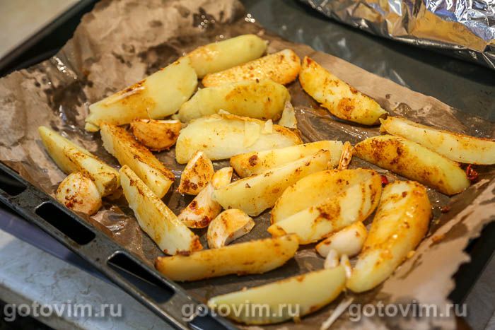 Фотографии рецепта Картофель в духовке, запеченный с чили, чесноком и пряностями, 07 Картофель в духовке, запеченный с чили, чесноком и пряностями, Шаг 07